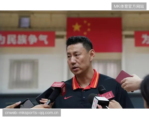 北京首钢主帅李楠：新赛季“拼字当头”背后的坚韧与智慧
